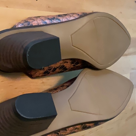 Franco sarto snakeskin mules sz 6 - Picture 3 of 3